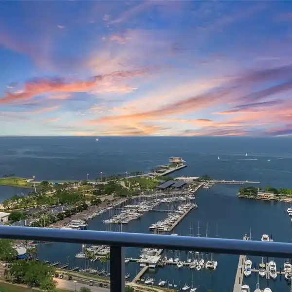 RARE CENTER UNIT AT ONE ST. PETERSBURG