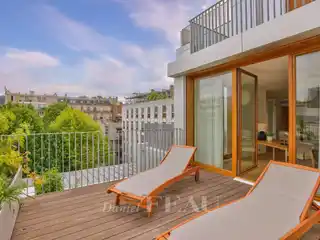 Sophisticated Newly Renovated Apartment