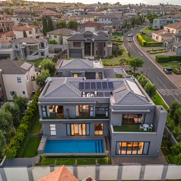 LUXURY MANSION IN BLUE VALLEY GOLF ESTATE