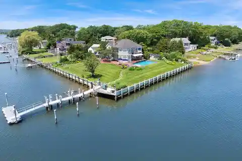 Waterfront Boaters' Paradise Estate with Sunset Views