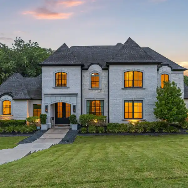 LUXURIOUS LIVING IN A SOUGHT-AFTER COMMUNITY