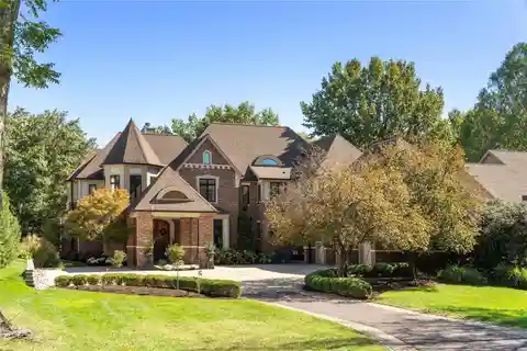 A True Gem on over an Acre