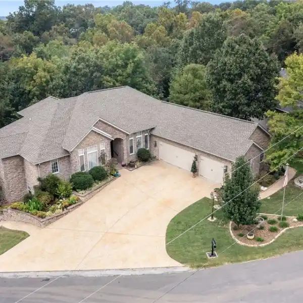 LUXURY HIGHLANDS RETREAT WITH CHEF’S KITCHEN & SCENIC PRIVACY