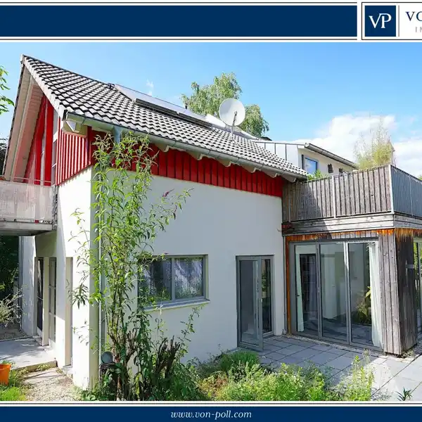 ATTRACTIVE ENERGY-EFFICIENT TIMBER FRAME HOME