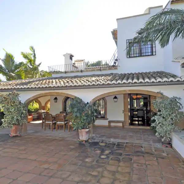 ELEGANT MEDITERRANEAN STYLE VILLA