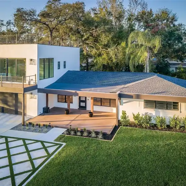 FULLY RENOVATED MID-CENTURY MODERN RESIDENCE
