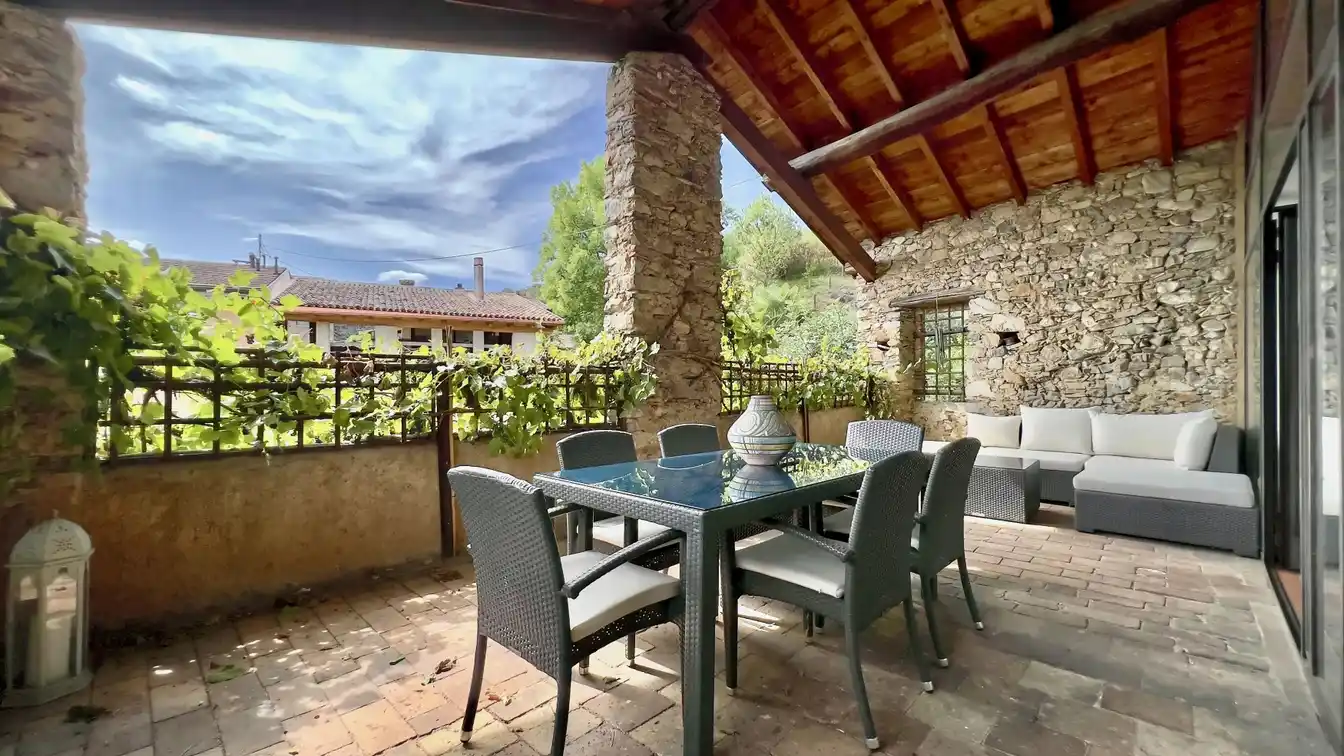 Luxe Living in Lugano's Tranquil Neighborhood