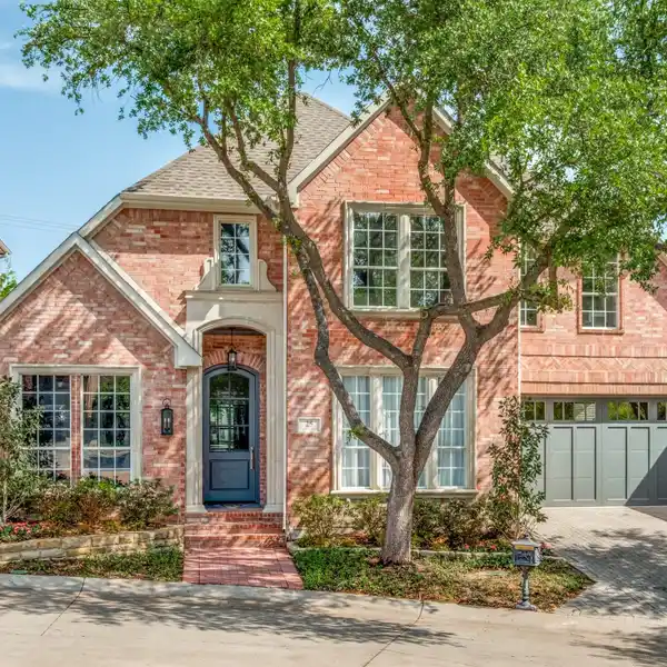 COMPLETELY TRANSFORMED HOME NEXT TO CHURCHILL PARK