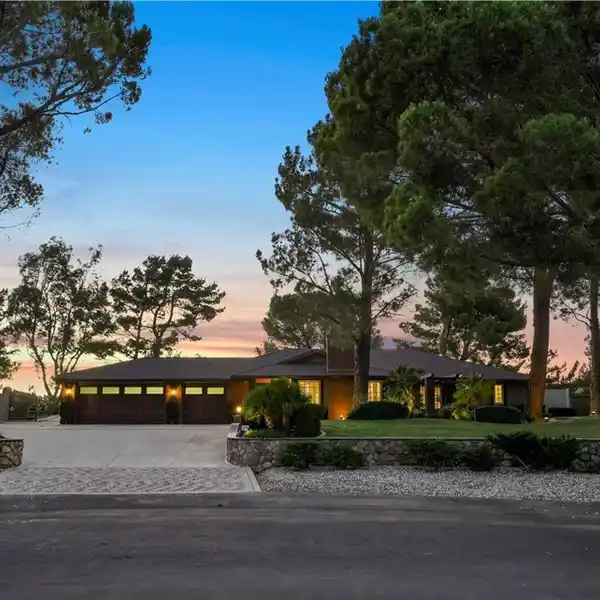 MAGICAL RESIDENCE IN THE ANA VERDE ESTATES