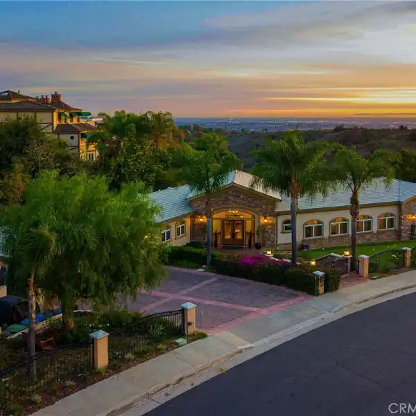 LUXURIOUS CUSTOM-BUILT MEDITERRANEAN ESTATE WITH SWEEPING VIEWS