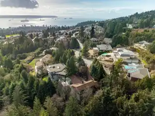 Gated Residence in a Prestigious Chartwell Cul-de-sac