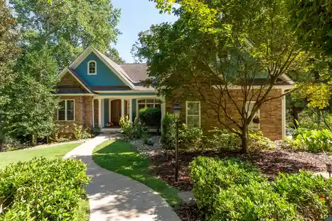 Modern Lakefront Escape with Spa-Inspired Comfort