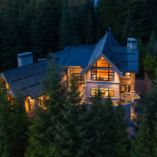LUXURIOUS MOUNTAINTOP HIDEAWAY