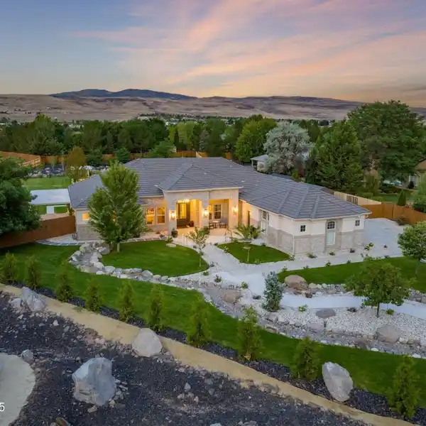 COMPLETELY REMODELED SINGLE-STORY HOME IN SPANISH SPRINGS