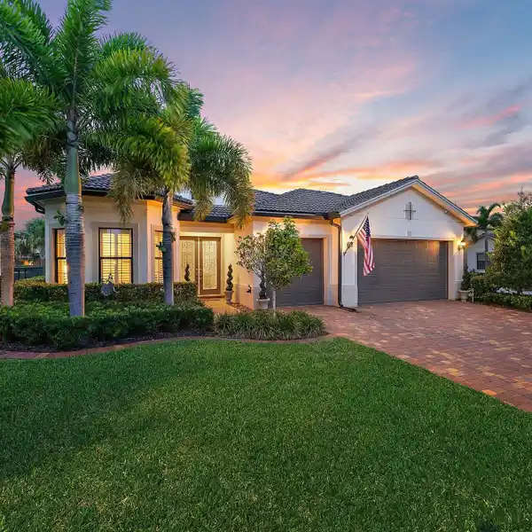 POPULAR MODEL IN THE HEART OF A DESIRABLE COMMUNITY