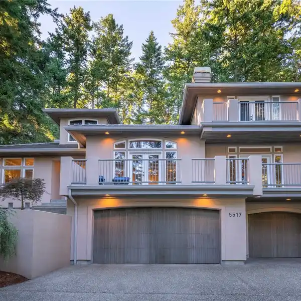 SPACIOUS CANTERWOOD HOME WITH PRIVATE BACKYARD OASIS