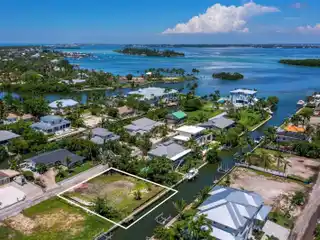 Prime Canalfront Lot on North Longboat Key