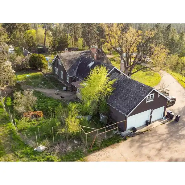 BREATHTAKING 27-ACRE PROPERTY