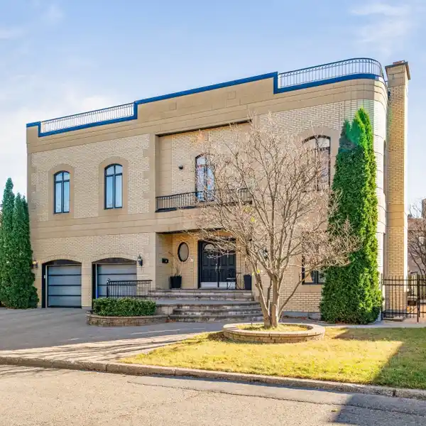 STUNNING HOME FLOODED WITH NATURAL LIGHT