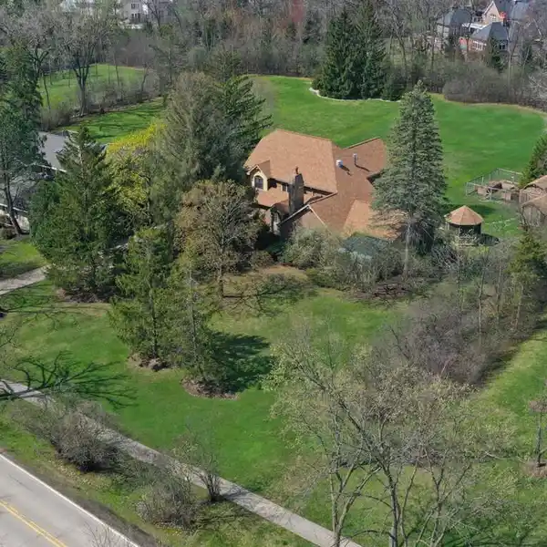 STORYBOOK LIVING ON SCENIC TELEGRAPH ROAD