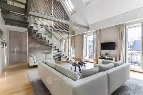 Magnificent Dual-aspect Duplex Apartment