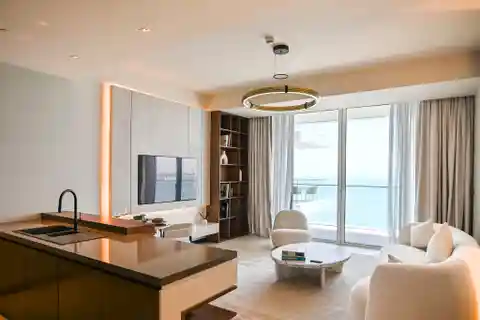 Stunning Renovated Beachfront Residence at Palm Jumeirah Dubai