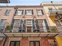 WONDERFULLY ROMANTIC FRENCH QUARTER HOME