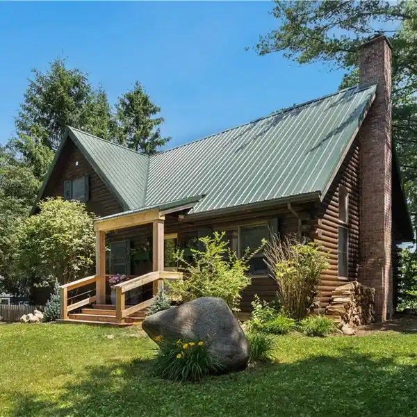 INVITING LOG HOME ABOVE SENECA LAKE