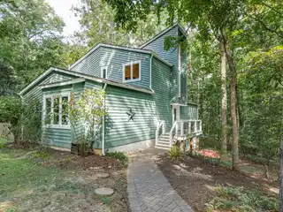 Contemporary Treehouse on Four Private Acres