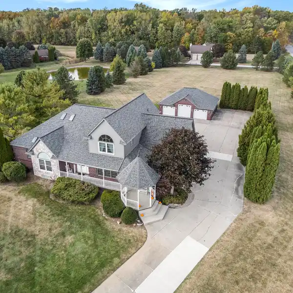 ALLURING ESTATE OFFERING PRIVACY, SPACE, AND LUXURY