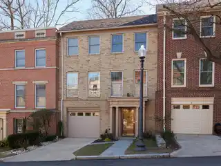 Move-In Ready Townhome in Sought-After Chatsworth