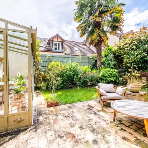 BEAUTIFULLY RESTORED 19TH CENTURY MARLY RESIDENCE