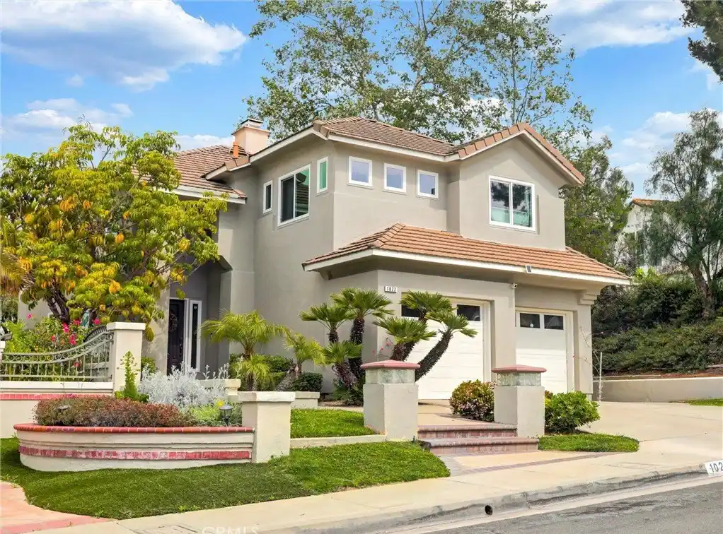 Updated Open-plan Home with Beautiful Views