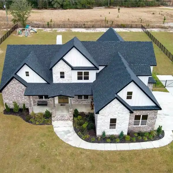 STUNNING CUSTOM HOME