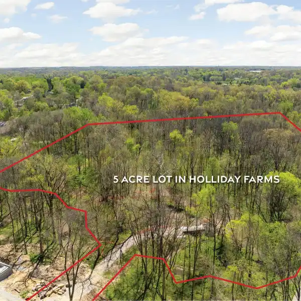 LARGE PRIVATE LOT IN PRESTIGIOUS HOLLIDAY FARMS