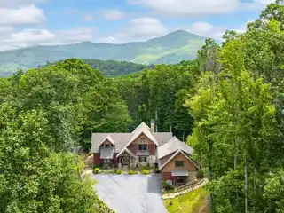 Post-and-beam Masterpiece in the Scenic Blue Ridge Mountains