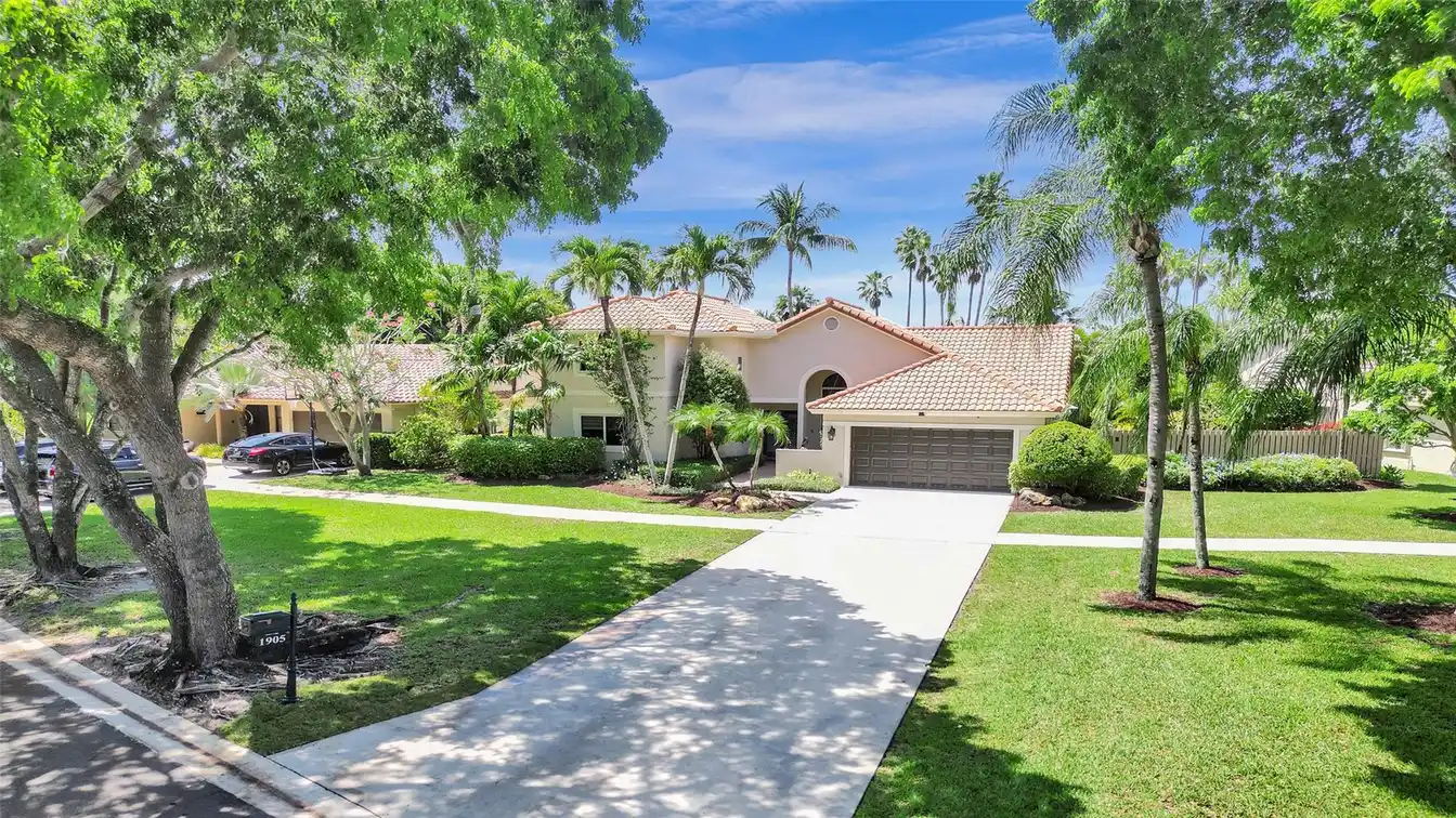 Style and Comfort in the Oaks at Country Isles