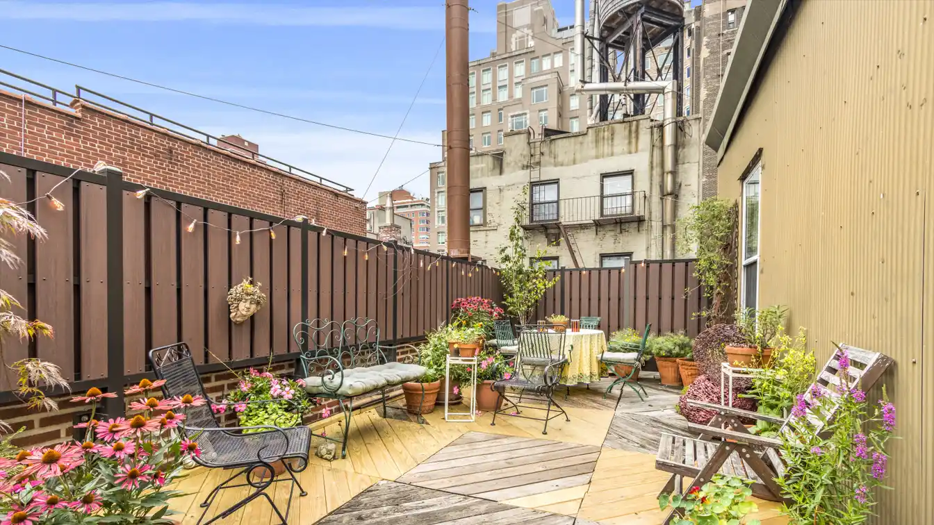 Fantastic Penthouse Suite with Enormous Private Roof Deck