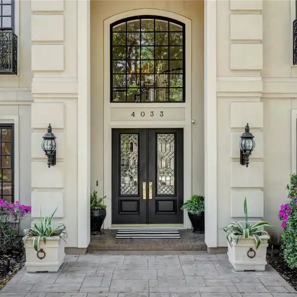 STUNNING CUSTOM-BUILT HOME