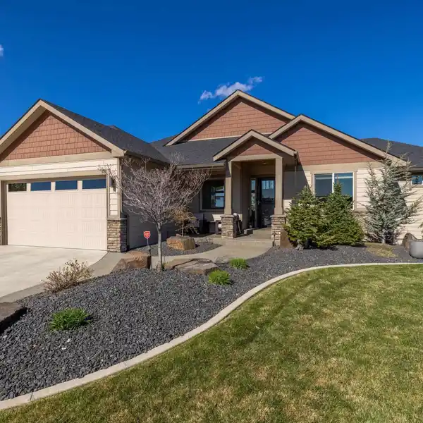 CUSTOM ONE OWNER EAGLE RIDGE RANCHER