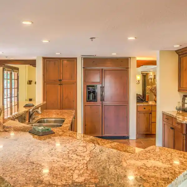 CHARMING AND LUXURIOUS SOUTHWESTERN HOME