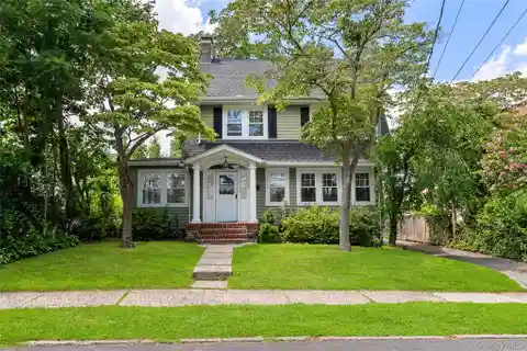 Comfort and Convenience Steps from Rye Beach