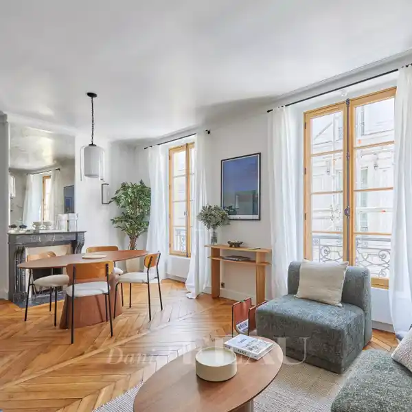 TURNKEY LUXURY FLAT NEAR SAINTS-PèRES