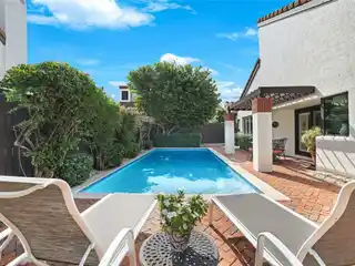 Well-maintained Detached Villa in Sought-after Bay Villa