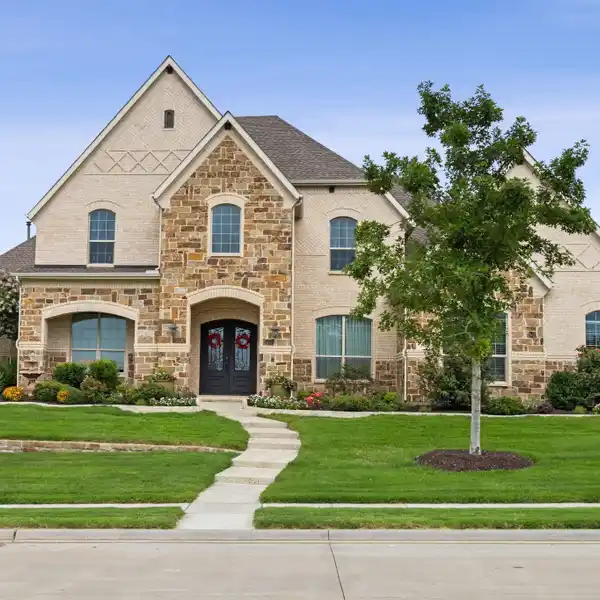RESORT-STYLE LIVING IN PRESTIGIOUS GEAN ESTATES