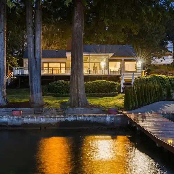 LAKEFRONT LIVING ON THE SOUGHT-AFTER GOLDEN SIDE OF LAKE STEVENS