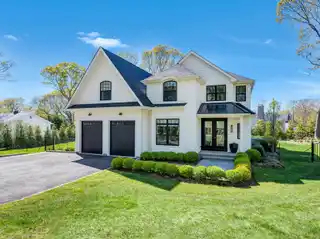 Bright and Airy Rental in Bayview Oaks