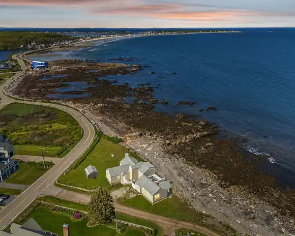 TIMELESS NEW ENGLAND COASTAL RETREAT