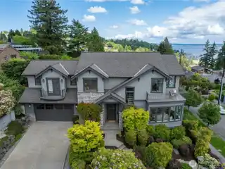 Move-in-ready Home with Breathtaking Lake Views