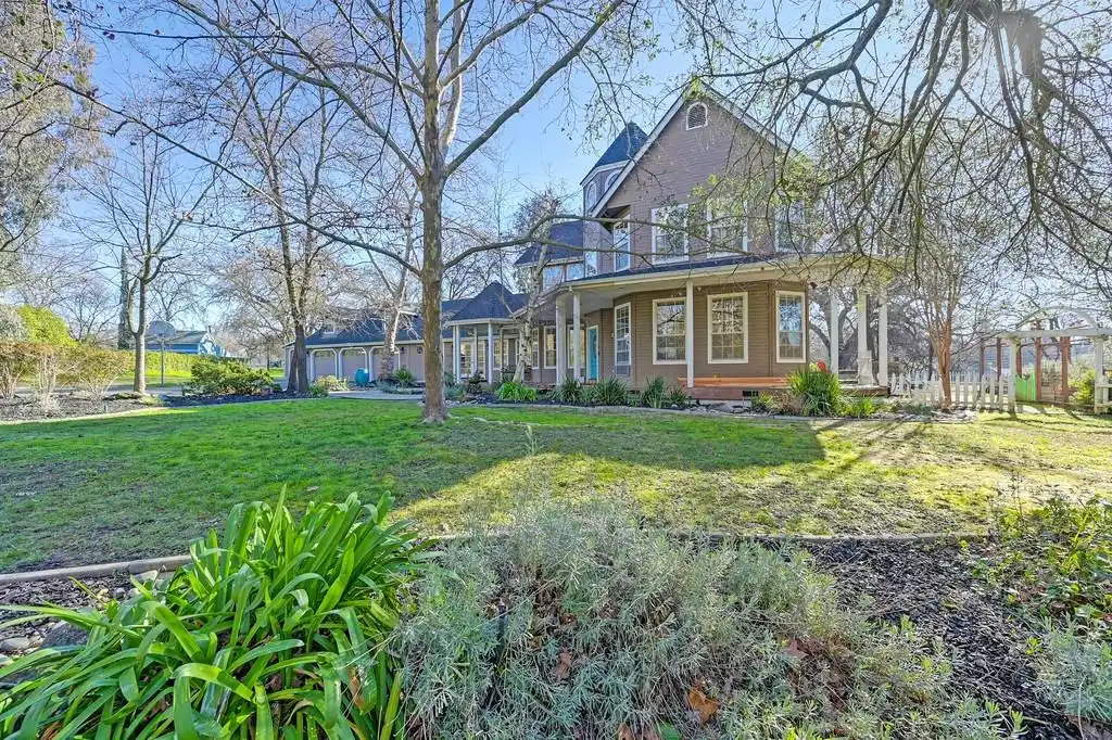 Beautiful Private Oasis in the Heart of Carmichael